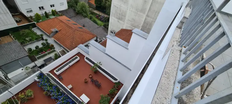 Aplicación poliurea en terrazas y lavado y pintado de fachadas